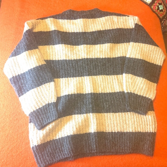 H&M oversized gray and off white stripe soft chunky sweater NWT - Picture 7 of 8